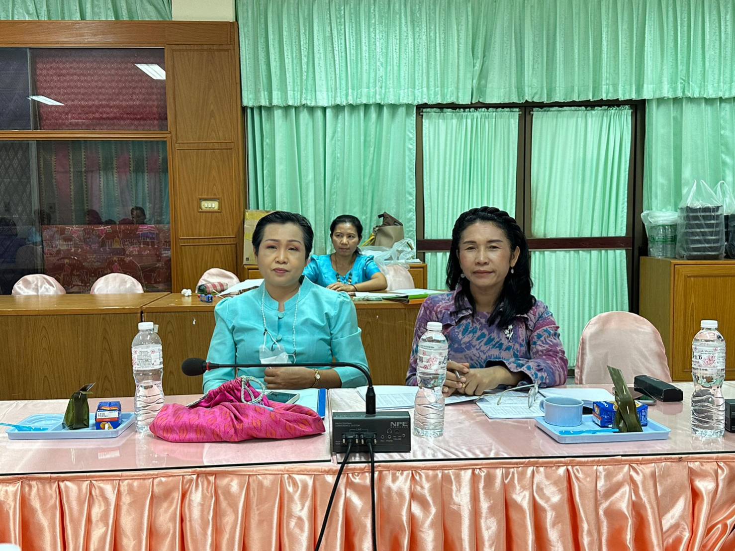 ?พช.มหาสารคาม ร่วมกับคณะทำงานขับเคลื่อนกองทุนพัฒนาบทบาทสตรีจังหวัดมหาสารคาม ประชุมเพื่อพิจารณาโครงการประเภทเงินทุนหมุนเวียน?