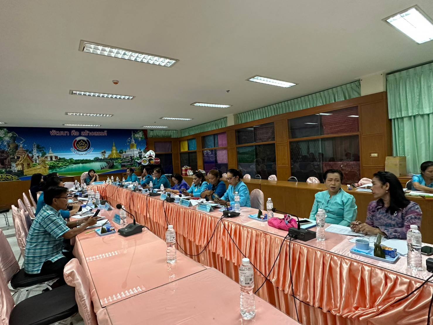?พช.มหาสารคาม ร่วมกับคณะทำงานขับเคลื่อนกองทุนพัฒนาบทบาทสตรีจังหวัดมหาสารคาม ประชุมเพื่อพิจารณาโครงการประเภทเงินทุนหมุนเวียน?