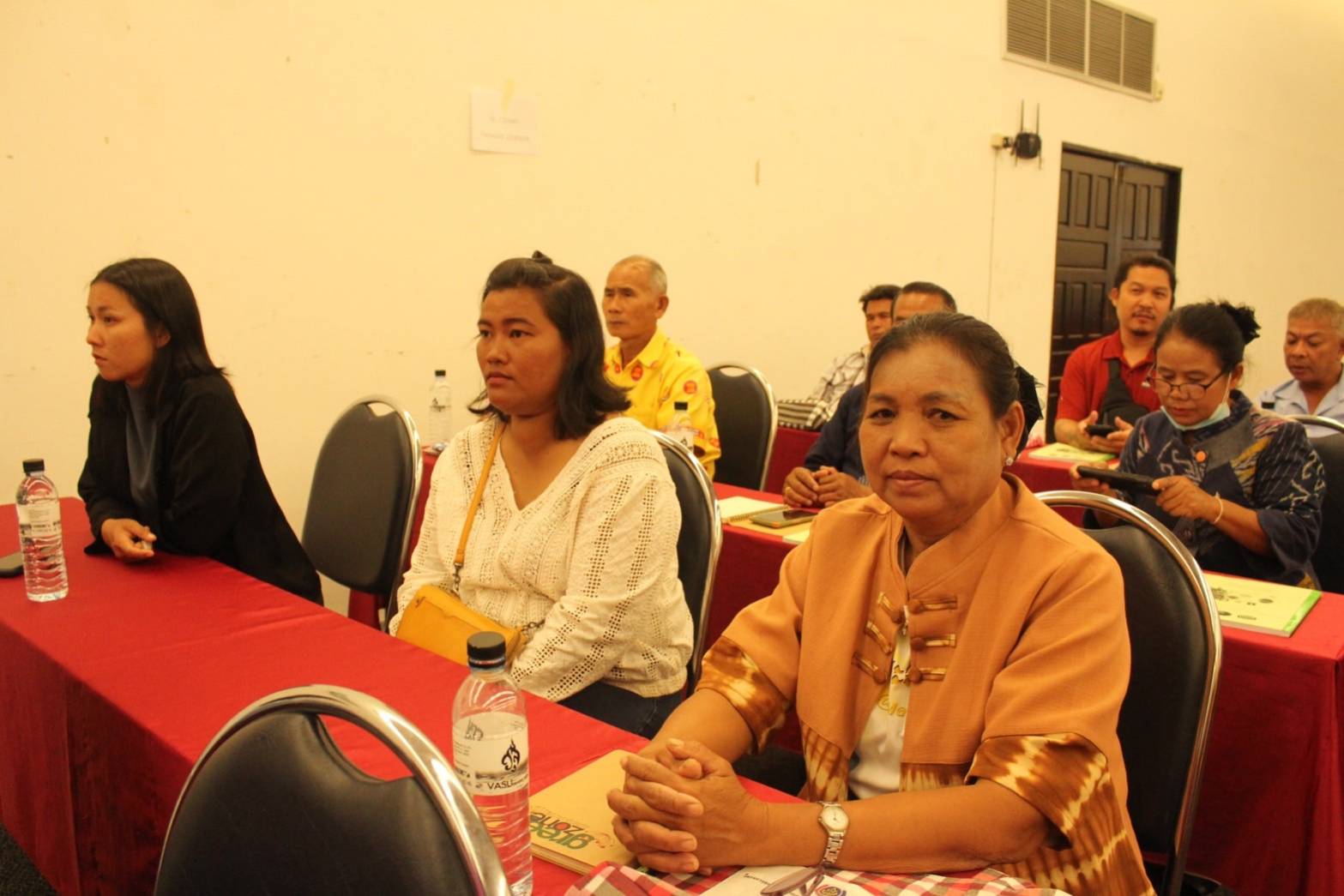 ? พช.มหาสารคาม : จัดประชุมเชิงปฏิบัติการโครงการยกระดับศักยภาพเกษตรกรรุ่นใหม่      และผู้ประกอบการ/วิสาหกิจชุมชนในการผลิตสินค้าชุมชน กิจกรรมพัฒนาศักยภาพผู้ประกอบการสู่ยุค 4.0?