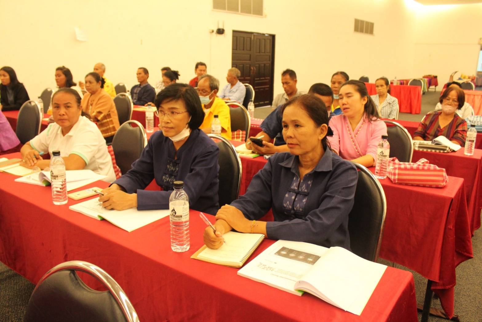 ? พช.มหาสารคาม : จัดประชุมเชิงปฏิบัติการโครงการยกระดับศักยภาพเกษตรกรรุ่นใหม่      และผู้ประกอบการ/วิสาหกิจชุมชนในการผลิตสินค้าชุมชน กิจกรรมพัฒนาศักยภาพผู้ประกอบการสู่ยุค 4.0?