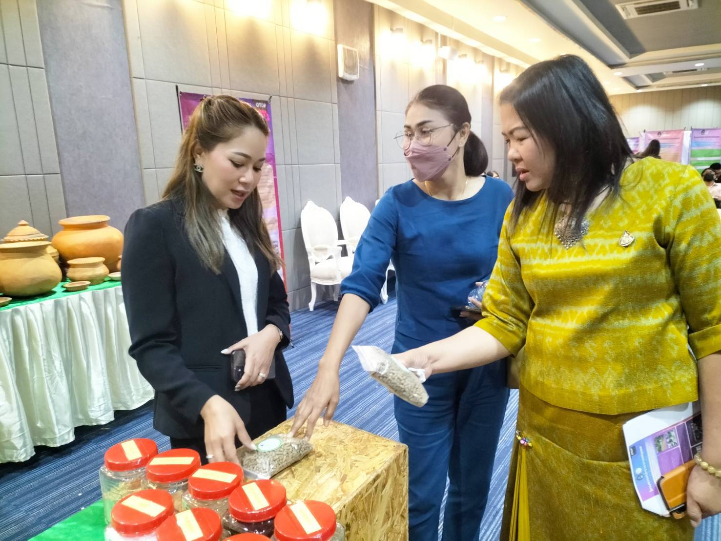 ? พช.มหาสารคาม : เข้าร่วมกิจกรรมโครงการแสดงผลงานการบริการวิชาการสู่ชุมชน  ??