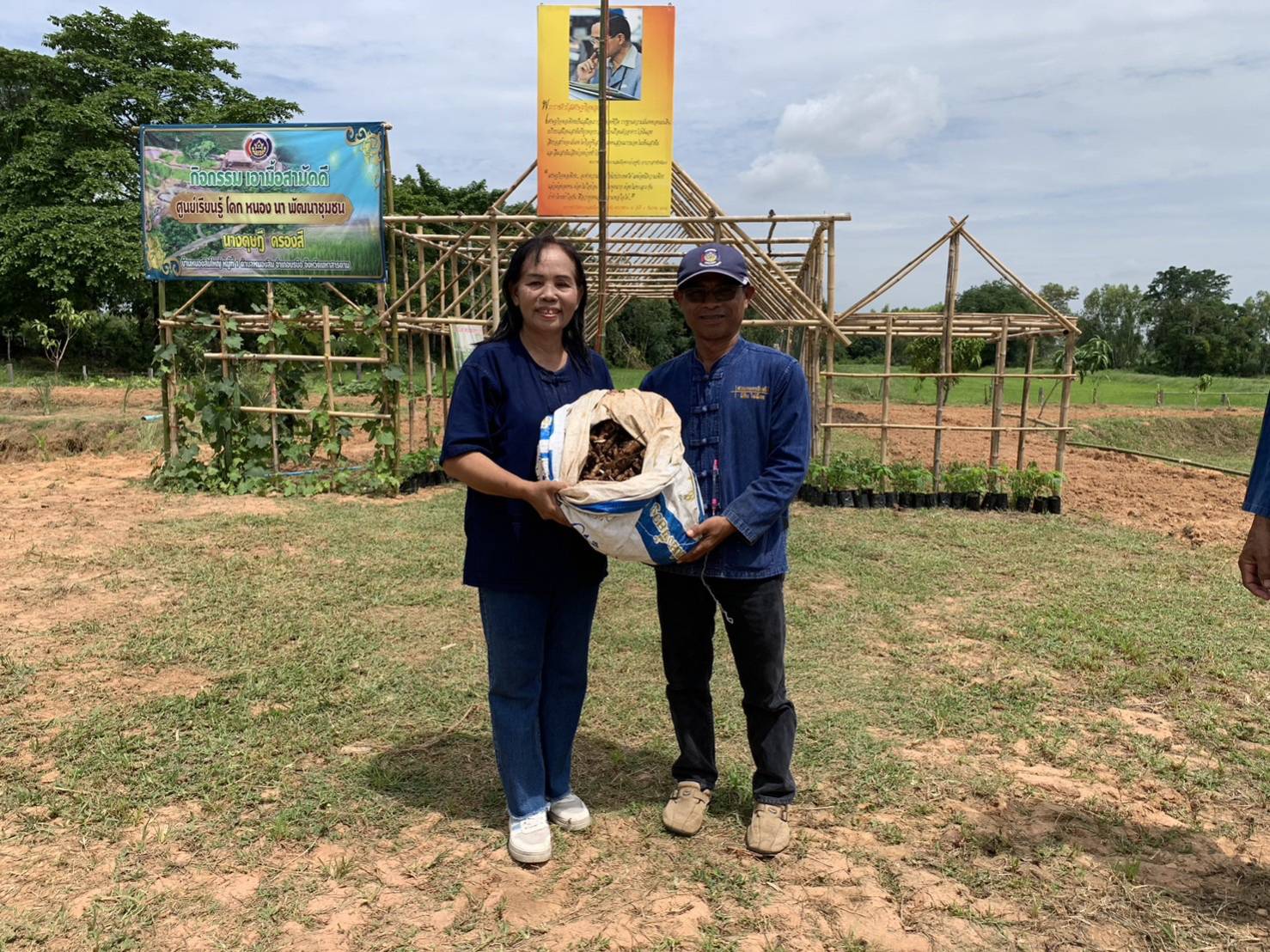 ?พช.มหาสารคาม ร่วมกับภาคีเครือข่ายโคกหนองนา อำเภอบรบือ จัดกิจกรรมเอามื้อสามัคคี ณ แปลง โคก หนอง นา อำเภอบรบือ จังหวัดมหาสารคาม?