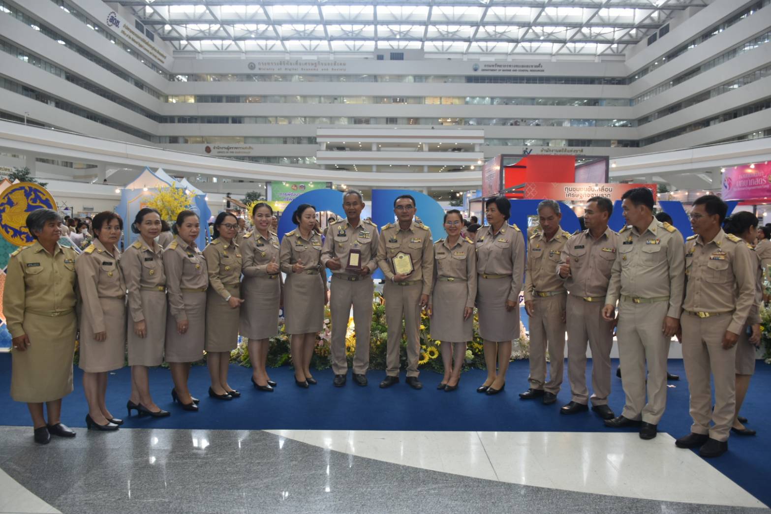 ?พช.มหาสารคาม เข้าร่วมพิธีมอบรางวัลประกาศเกียรติคุณ ประจำปี พ.ศ. 2566ในงาน วันพัฒนาชุมชน ครั้งที่ 12  ปี 2566 (CD DAY 2023)?