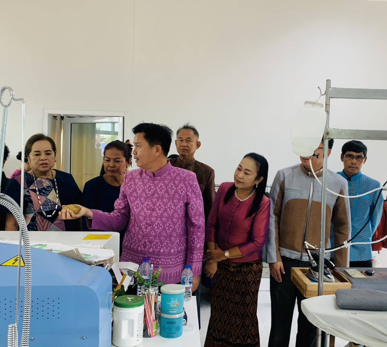 💠พช. มหาสารคาม ร่วมกิจกรรมเปิดอาคารศูนย์การเรียนรู้การออกแบบและตัดเย็บเสื้อผ้า ตำบลท่าตูม อำเภอเมือง จังหวัดมหาสารคาม💠