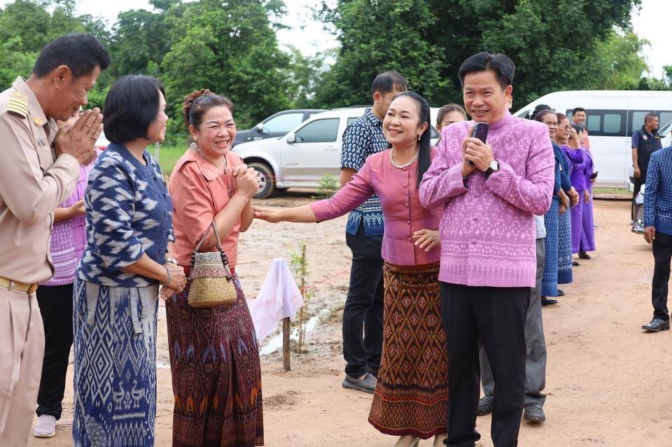 💠พช. มหาสารคาม ร่วมกิจกรรมเปิดอาคารศูนย์การเรียนรู้การออกแบบและตัดเย็บเสื้อผ้า ตำบลท่าตูม อำเภอเมือง จังหวัดมหาสารคาม💠