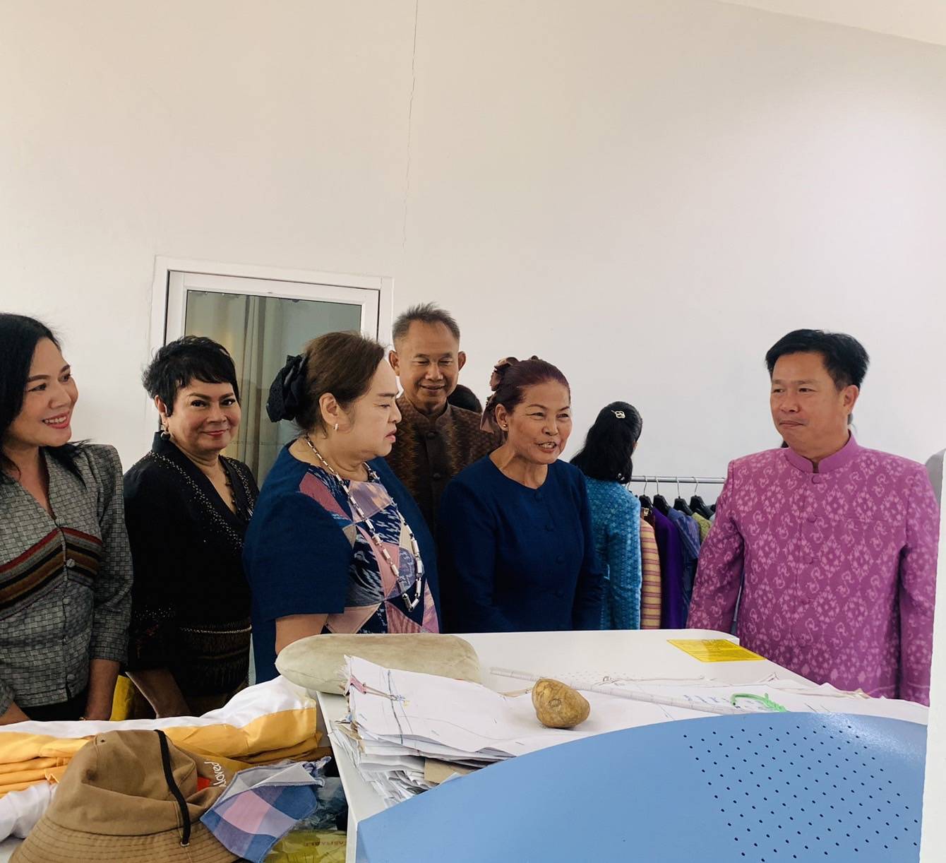 💠พช. มหาสารคาม ร่วมกิจกรรมเปิดอาคารศูนย์การเรียนรู้การออกแบบและตัดเย็บเสื้อผ้า ตำบลท่าตูม อำเภอเมือง จังหวัดมหาสารคาม💠