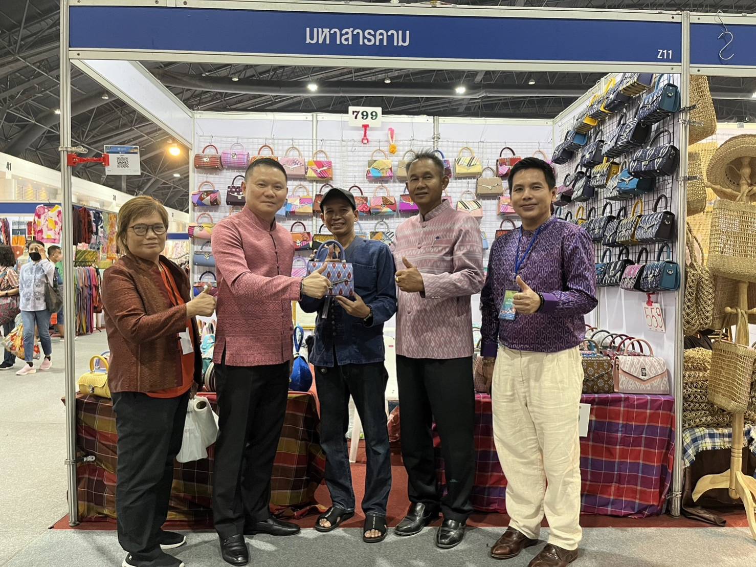 💠มท.1 เปิดงาน OTOP Midyear 2023 “ที่สุดแห่งภูมิปัญญา รังสรรค์จากการพัฒนา เพิ่มมูลค่าเศรษฐกิจไทย” ชวนพี่น้องคนไทย ชิม ช้อป ใช้ สินค้าหนึ่งตำบล หนึ่งผลิตภัณฑ์ หนุนยกระดับ OTOP สู่สากล เปิดช่องทาง ขยายโอกาส สร้างรายได้สู่ชุมชน💠