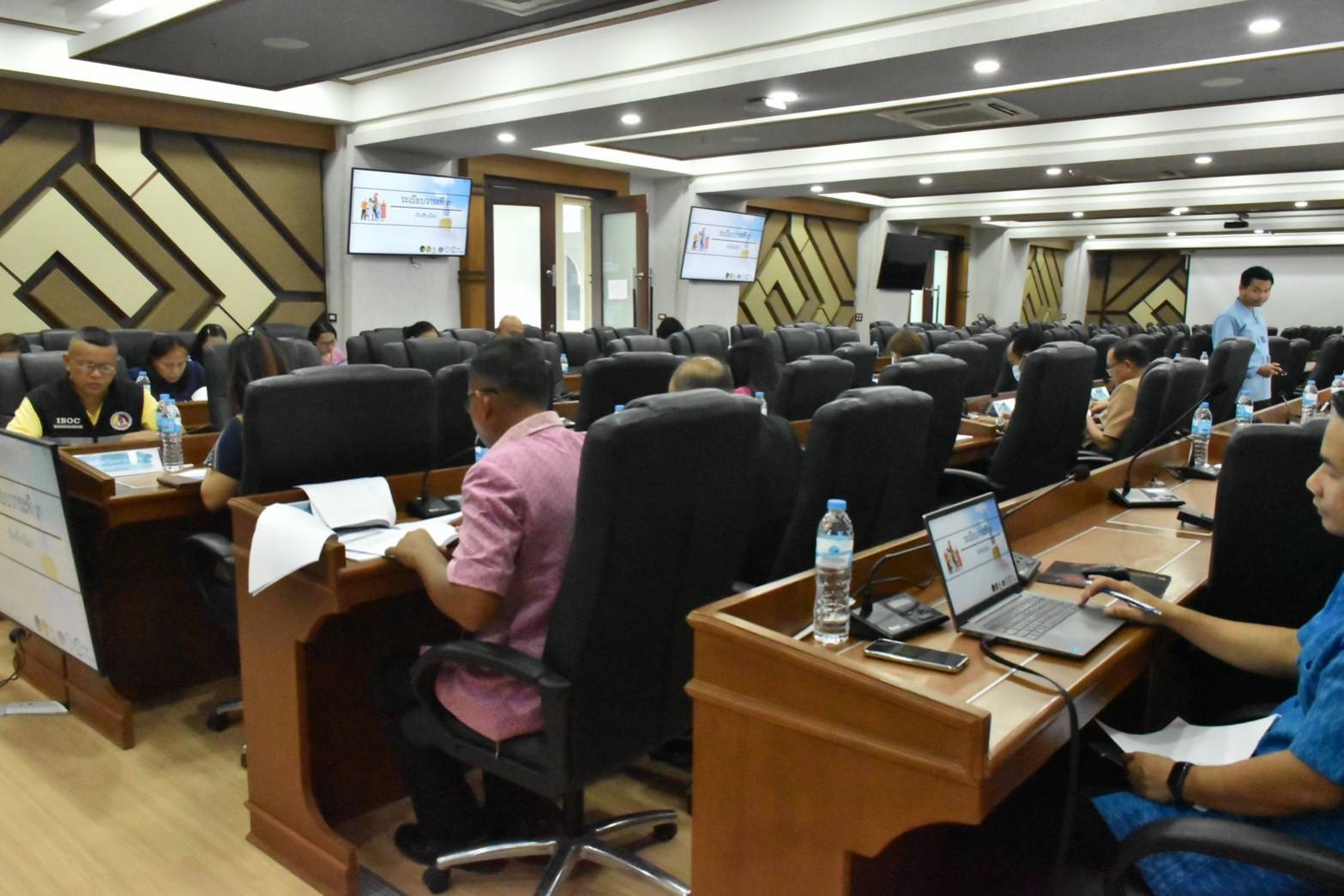 💠 พช.มหาสารคาม จัดประชุมคณะกรรมการบริหารศูนย์อำนวยการขจัดความยากจนและพัฒนาคนทุกช่วงวัยอย่างยั่งยืนตามหลักปรัชญาของเศรษฐกิจพอเพียงจังหวัดมหาสารคาม (คจพ.จ.มหาสารคาม) ครั้งที่ 3/2566💠