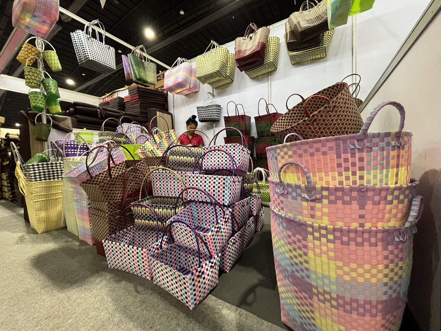 🛍️🛍️จังหวัดมหาสารคาม นำผู้ผลิต ผู้ประกอบการ OTOP ร่วมจัดแสดงและจำหน่ายสินค้าในงาน OTOP Midyear 2023 “ที่สุดแห่งภูมิปัญญา รังสรรค์จากการพัฒนา เพิ่มมูลค่าเศรษฐกิจไทย”