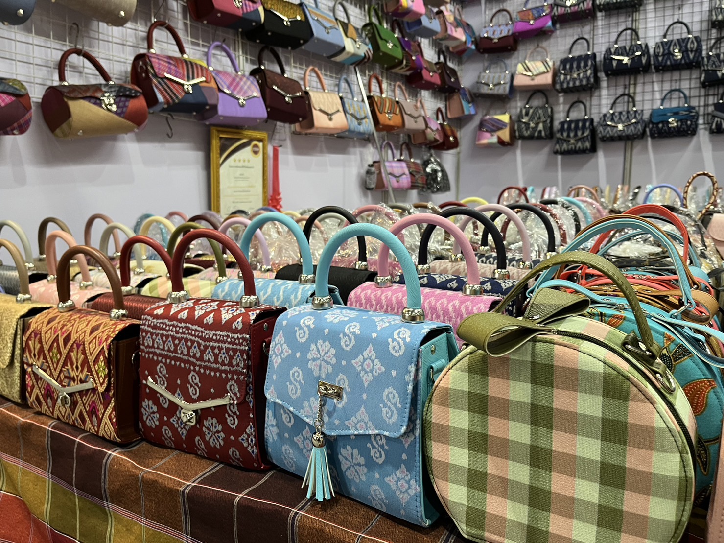 🛍️🛍️จังหวัดมหาสารคาม นำผู้ผลิต ผู้ประกอบการ OTOP ร่วมจัดแสดงและจำหน่ายสินค้าในงาน OTOP Midyear 2023 “ที่สุดแห่งภูมิปัญญา รังสรรค์จากการพัฒนา เพิ่มมูลค่าเศรษฐกิจไทย”