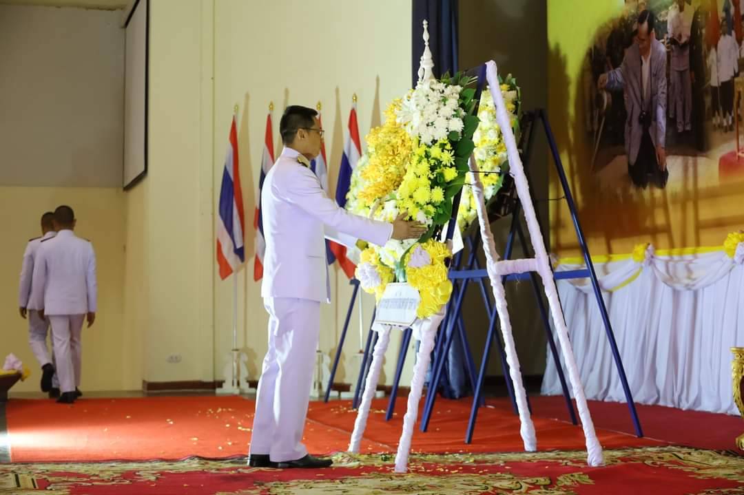 💠พช.มหาสารคาม ร่วมพิธีวางพวงมาลา เนื่องในวันนวมินทรมหาราช 13 ตุลาคม 2566 น้อมรำลึกถึงพระมหากรุณาธิคุณในพระบาทสมเด็จพระบรมชนกาธิเบศร มหาภูมิพลอดุลยเดชมหาราช บรมนาถบพิตร💠