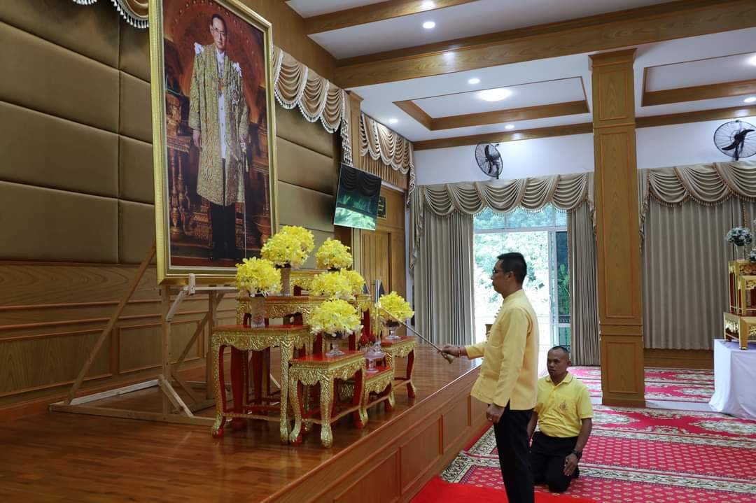 💠พช.มหาสารคาม ร่วมพิธีสวดพระพุทธมนต์เพื่อถวายเป็นพระราชกุศล แด่พระบาทสมเด็จพระบรมชนกาธิเบศร มหาภูมิพลอดุลยเดชมหาราช บรมนาถบพิตร เนื่องใน”วันนวมินทรมหาราช”💠