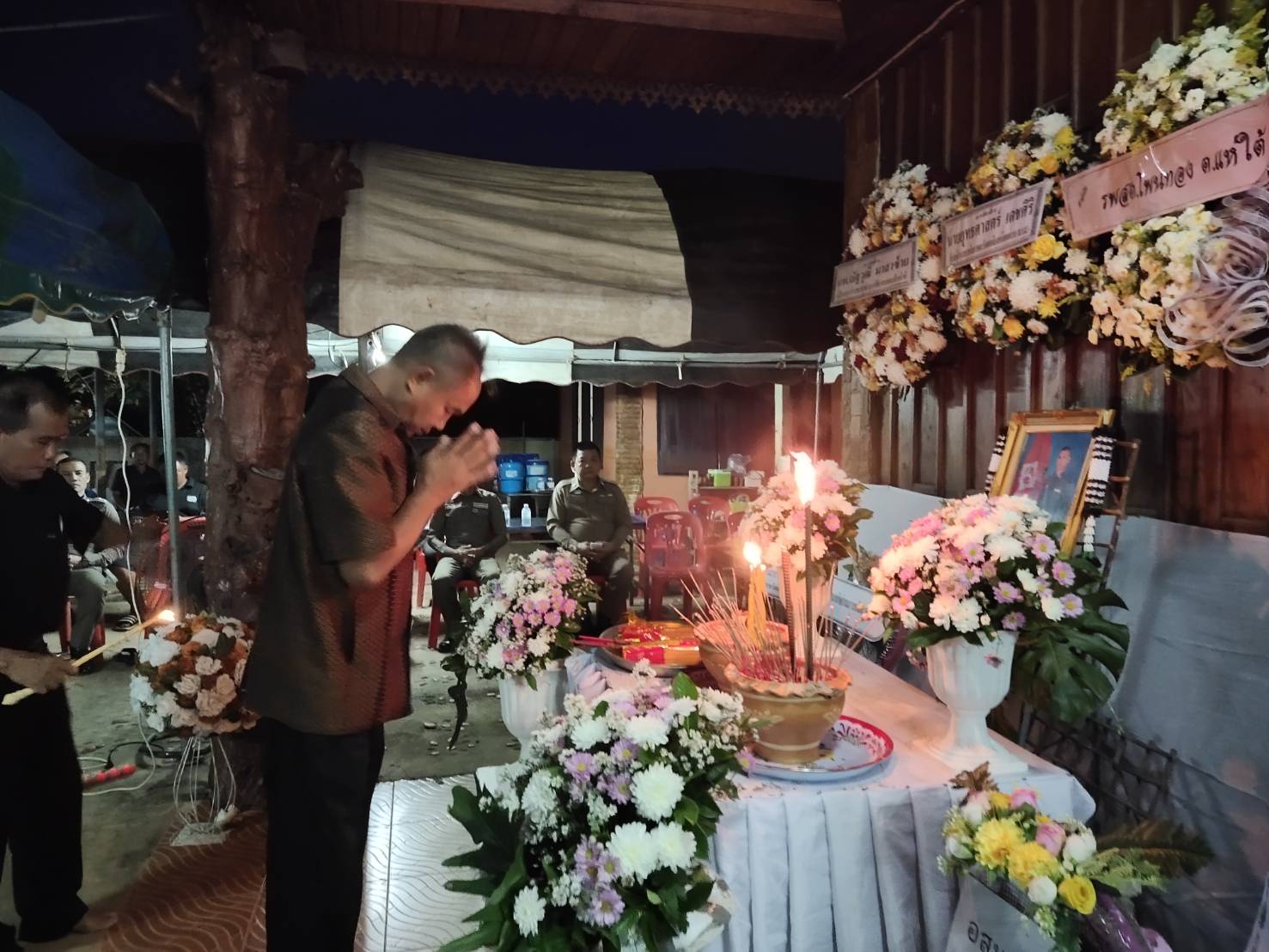 พช.มหาสารคาม เป็นเจ้าภาพพิธีสวดพระอภิธรรมบำเพ็ญกุศลศพ บุตรเจ้าหน้าที่พัฒนาชุมชน สำนักงานพัฒนาชุมชนอำเภอโกสุมพิสัย จังหวัดมหาสารคาม