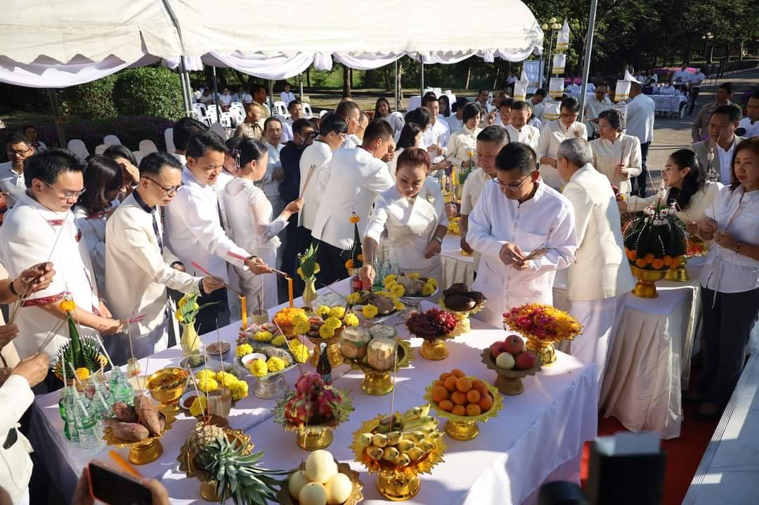 พช.จังหวัดมหาสารคาม ประกอบพิธีบวงสรวงศาลพระภูมิ และศาลตายาย ประจำศูนย์ราชการจังหวัดมหาสารคาม💠
