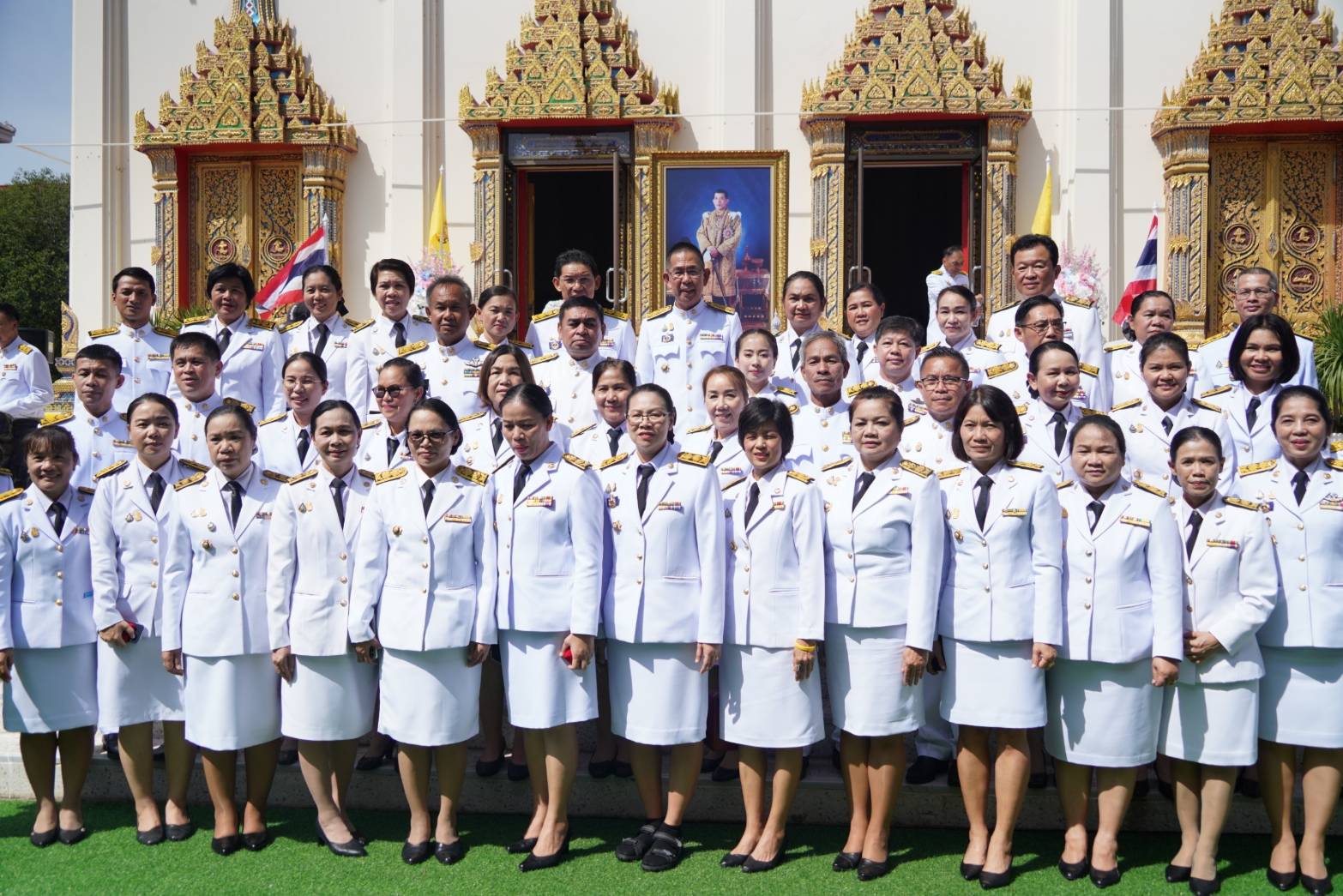 พระบาทสมเด็จพระเจ้าอยู่หัว  ทรงพระกรุณาโปรดเกล้าฯ พระราชทานผ้าพระกฐิน ประจำปี พ.ศ. 2566 ให้กรมการพัฒนาชุมชนนำไปทอดถวาย  ณ วัดพิกุลทอง พระอารามหลวง ตำบลพิกุลทอง อำเภอท่าช้าง จังหวัดสิงห์บุรี