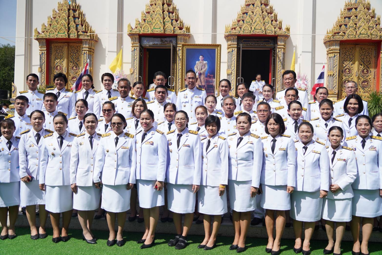 พระบาทสมเด็จพระเจ้าอยู่หัว  ทรงพระกรุณาโปรดเกล้าฯ พระราชทานผ้าพระกฐิน ประจำปี พ.ศ. 2566 ให้กรมการพัฒนาชุมชนนำไปทอดถวาย  ณ วัดพิกุลทอง พระอารามหลวง ตำบลพิกุลทอง อำเภอท่าช้าง จังหวัดสิงห์บุรี