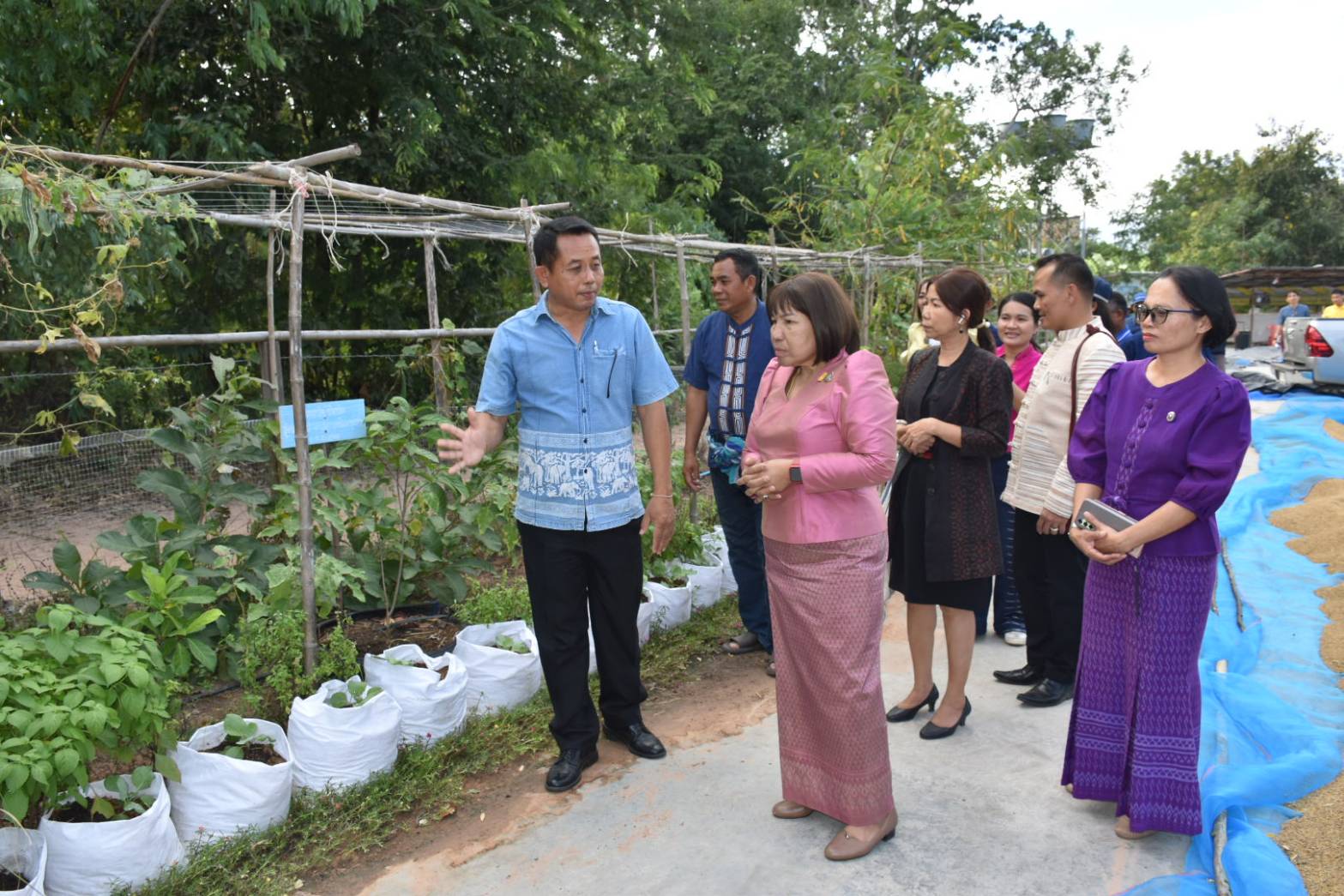 ผู้ตรวจราชการกรมการพัฒนาชุมชน เขตตรวจราชการที่ 12 (นางนวลจันทร์ ศรีมงคล) ลงพื้นที่ ตรวจติดตาม ผลการดำเนินงาน ตามภารกิจสำคัญกรมการพัฒนาชุมชน อำเภอแกดำ จังหวัดมหาสารคาม