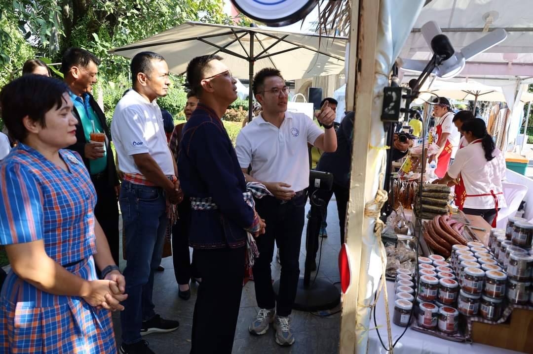 พช.มหาสารคาม ร่วมเปิดกิจกรรม พีทีที สเตชั่น เติมเต็มความสุขสู่ชุมชน พร้อมร่วมฉลองครบรอบ 5 ปี ไทยเด็ด ที่ “ตลาดเติมสุข” จังหวัดมหาสารคาม ยกทัพสินค้าเด็ดจากท้องถิ่นทั่วประเทศมาให้ช้อป