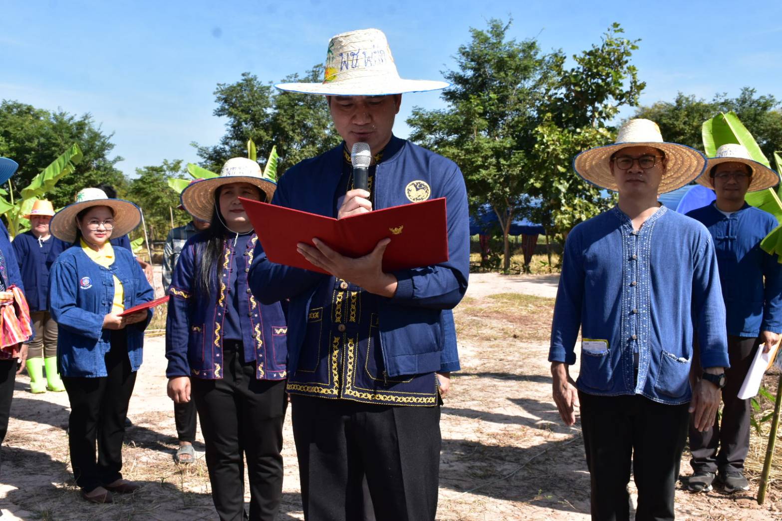 พช.มหาสารคาม ผนึกกำลังร่วมกับภาคีเครือข่ายโคกหนองนา อำเภอพยัคฆภูมิพิสัย จัดกิจกรรม หิ้วปิ่นโต ห่อข้าว ไปเอามื้อ เอาแฮง แปลงโคก หนอง นา อำเภอพยัคฆภูมิพิสัย จังหวัดมหาสารคาม