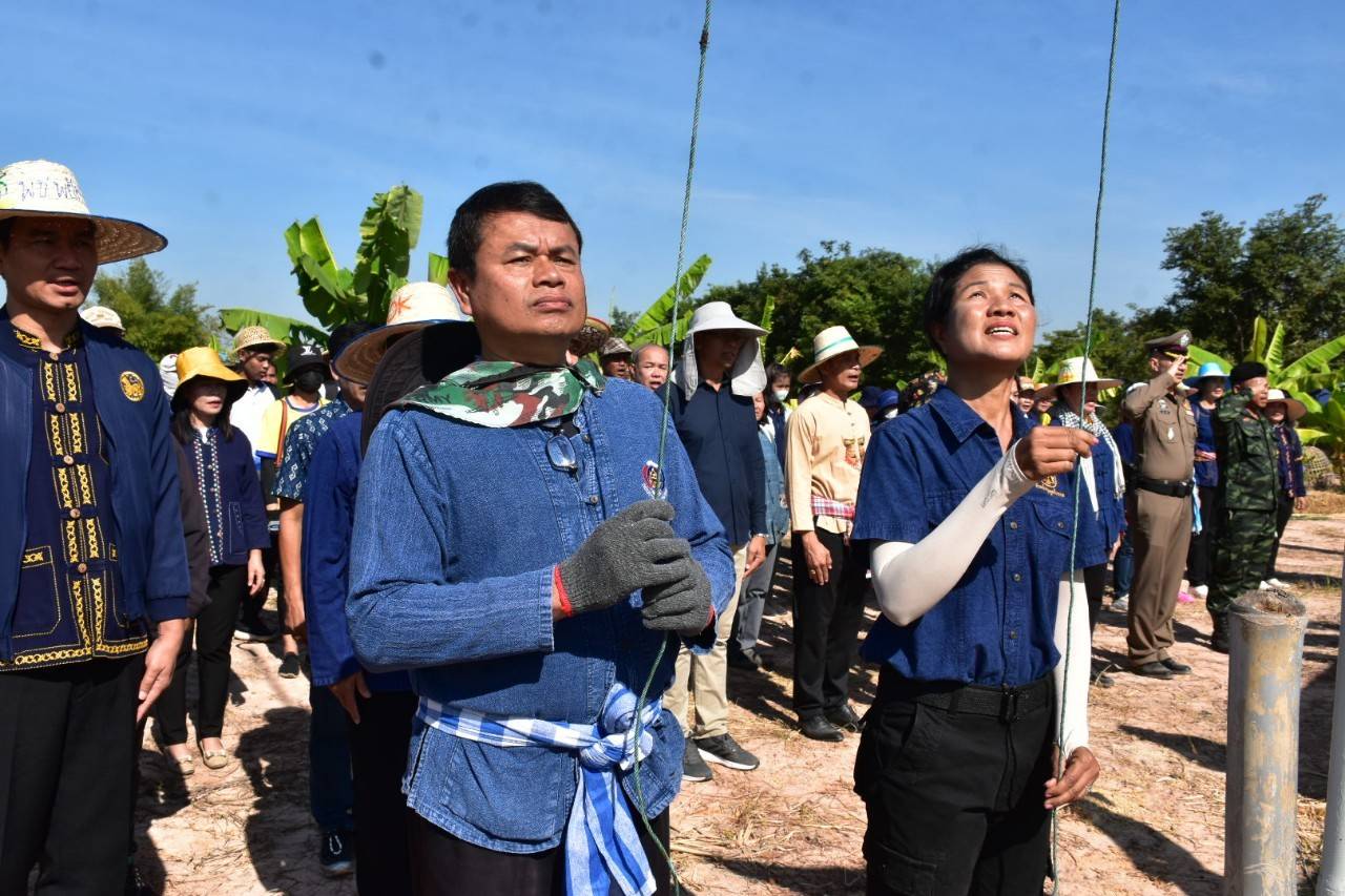 พช.มหาสารคาม ผนึกกำลังร่วมกับภาคีเครือข่ายโคกหนองนา อำเภอพยัคฆภูมิพิสัย จัดกิจกรรม หิ้วปิ่นโต ห่อข้าว ไปเอามื้อ เอาแฮง แปลงโคก หนอง นา อำเภอพยัคฆภูมิพิสัย จังหวัดมหาสารคาม