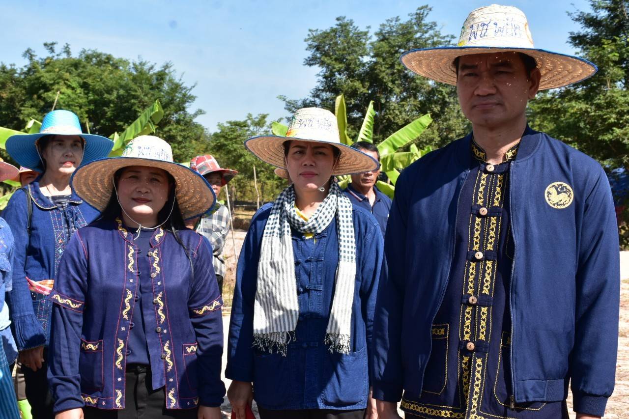 พช.มหาสารคาม ผนึกกำลังร่วมกับภาคีเครือข่ายโคกหนองนา อำเภอพยัคฆภูมิพิสัย จัดกิจกรรม หิ้วปิ่นโต ห่อข้าว ไปเอามื้อ เอาแฮง แปลงโคก หนอง นา อำเภอพยัคฆภูมิพิสัย จังหวัดมหาสารคาม