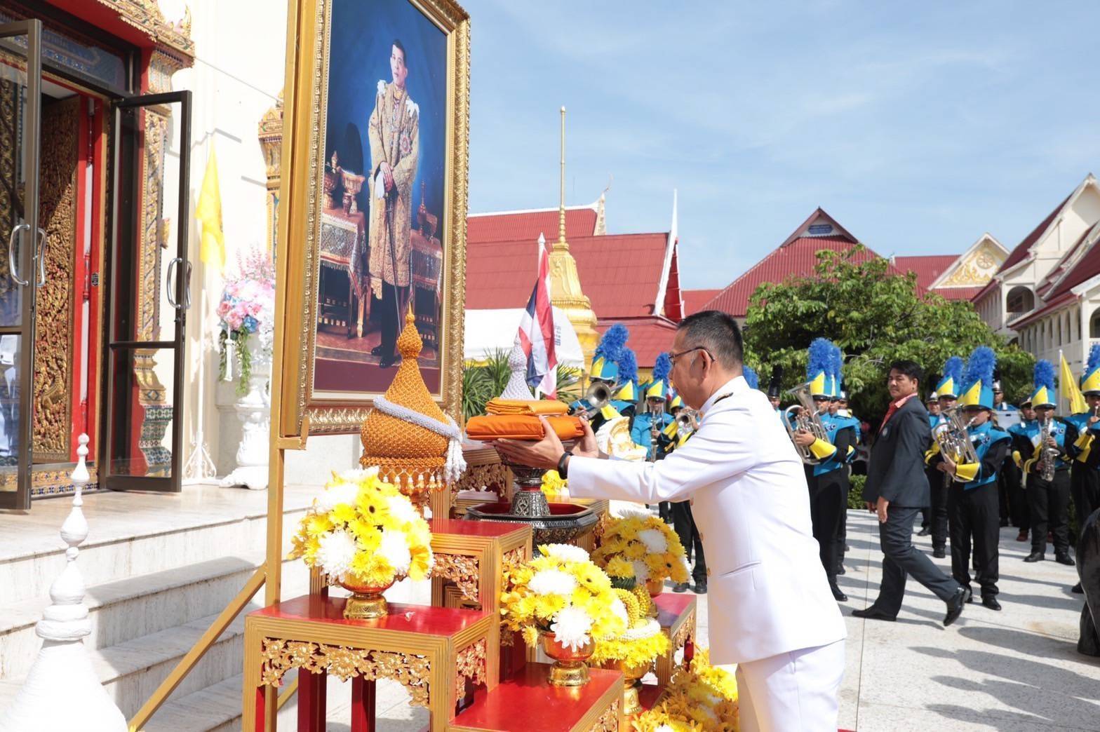 พระบาทสมเด็จพระเจ้าอยู่หัว  ทรงพระกรุณาโปรดเกล้าฯ พระราชทานผ้าพระกฐิน ประจำปี พ.ศ. 2566 ให้กรมการพัฒนาชุมชนนำไปทอดถวาย  ณ วัดพิกุลทอง พระอารามหลวง ตำบลพิกุลทอง อำเภอท่าช้าง จังหวัดสิงห์บุรี