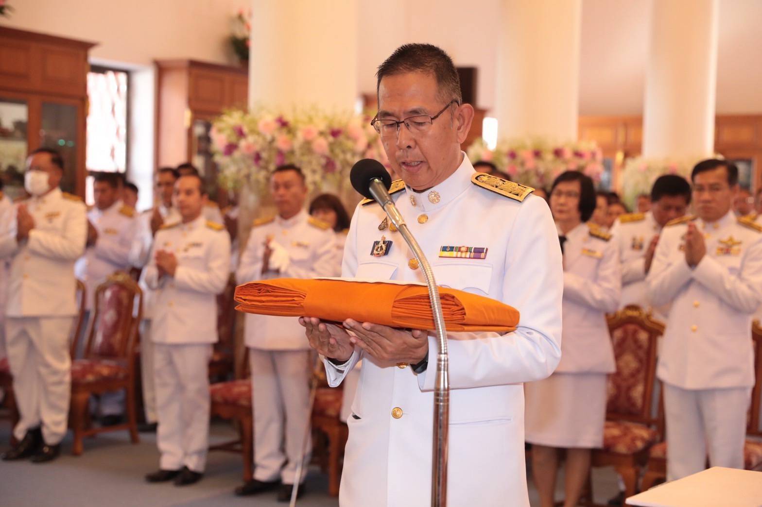 พระบาทสมเด็จพระเจ้าอยู่หัว  ทรงพระกรุณาโปรดเกล้าฯ พระราชทานผ้าพระกฐิน ประจำปี พ.ศ. 2566 ให้กรมการพัฒนาชุมชนนำไปทอดถวาย  ณ วัดพิกุลทอง พระอารามหลวง ตำบลพิกุลทอง อำเภอท่าช้าง จังหวัดสิงห์บุรี