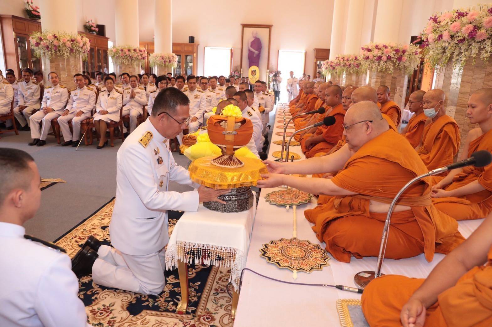 พระบาทสมเด็จพระเจ้าอยู่หัว  ทรงพระกรุณาโปรดเกล้าฯ พระราชทานผ้าพระกฐิน ประจำปี พ.ศ. 2566 ให้กรมการพัฒนาชุมชนนำไปทอดถวาย  ณ วัดพิกุลทอง พระอารามหลวง ตำบลพิกุลทอง อำเภอท่าช้าง จังหวัดสิงห์บุรี