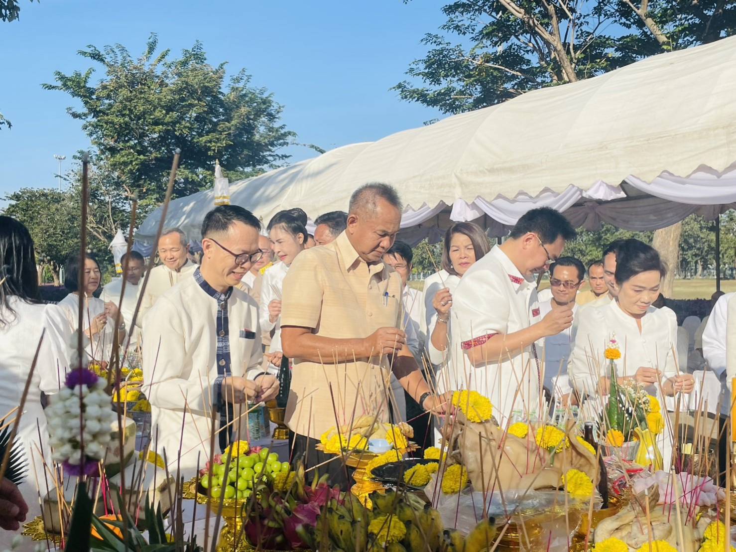 พช.จังหวัดมหาสารคาม ประกอบพิธีบวงสรวงศาลพระภูมิ และศาลตายาย ประจำศูนย์ราชการจังหวัดมหาสารคาม💠