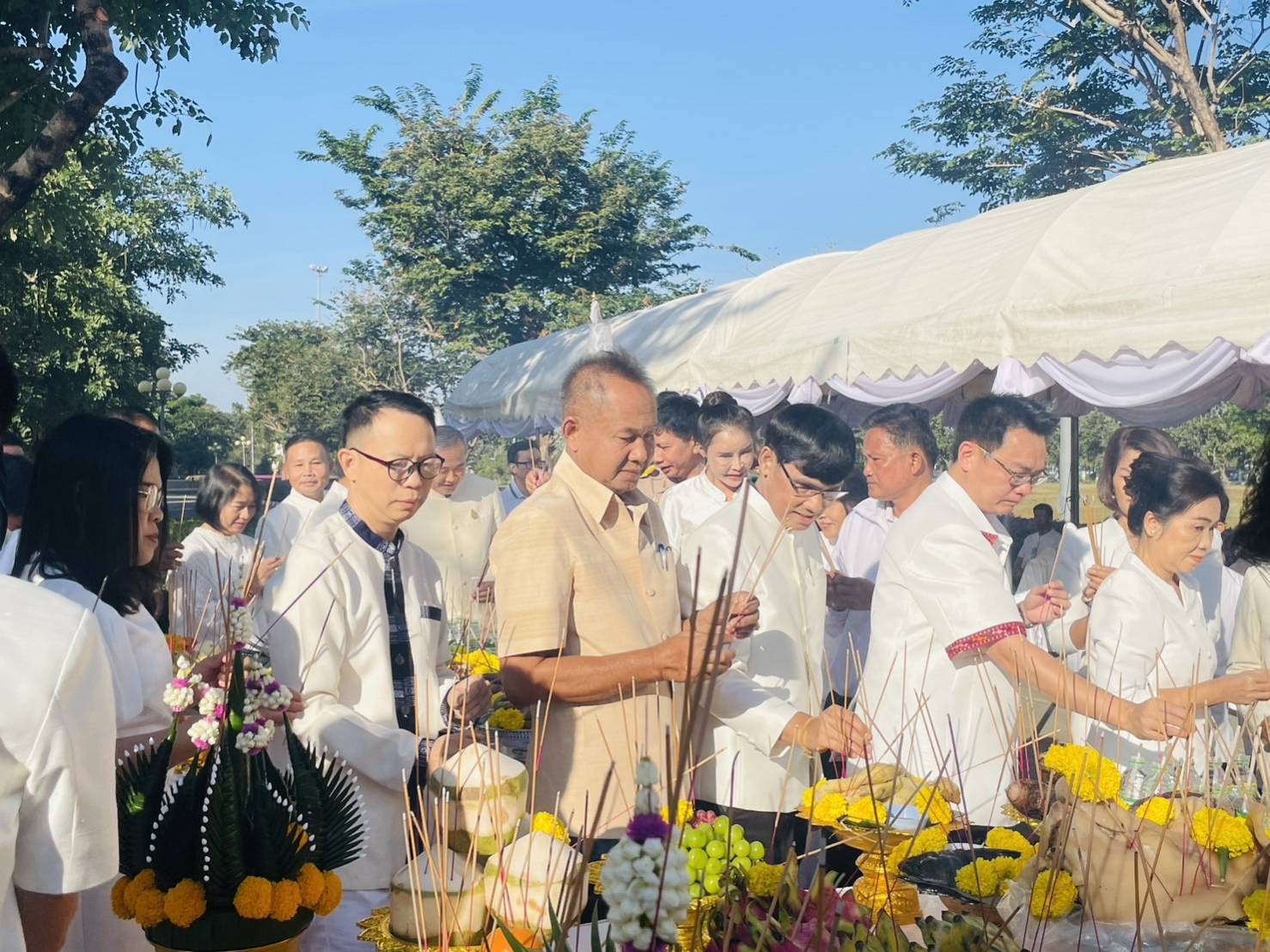 พช.จังหวัดมหาสารคาม ประกอบพิธีบวงสรวงศาลพระภูมิ และศาลตายาย ประจำศูนย์ราชการจังหวัดมหาสารคาม💠
