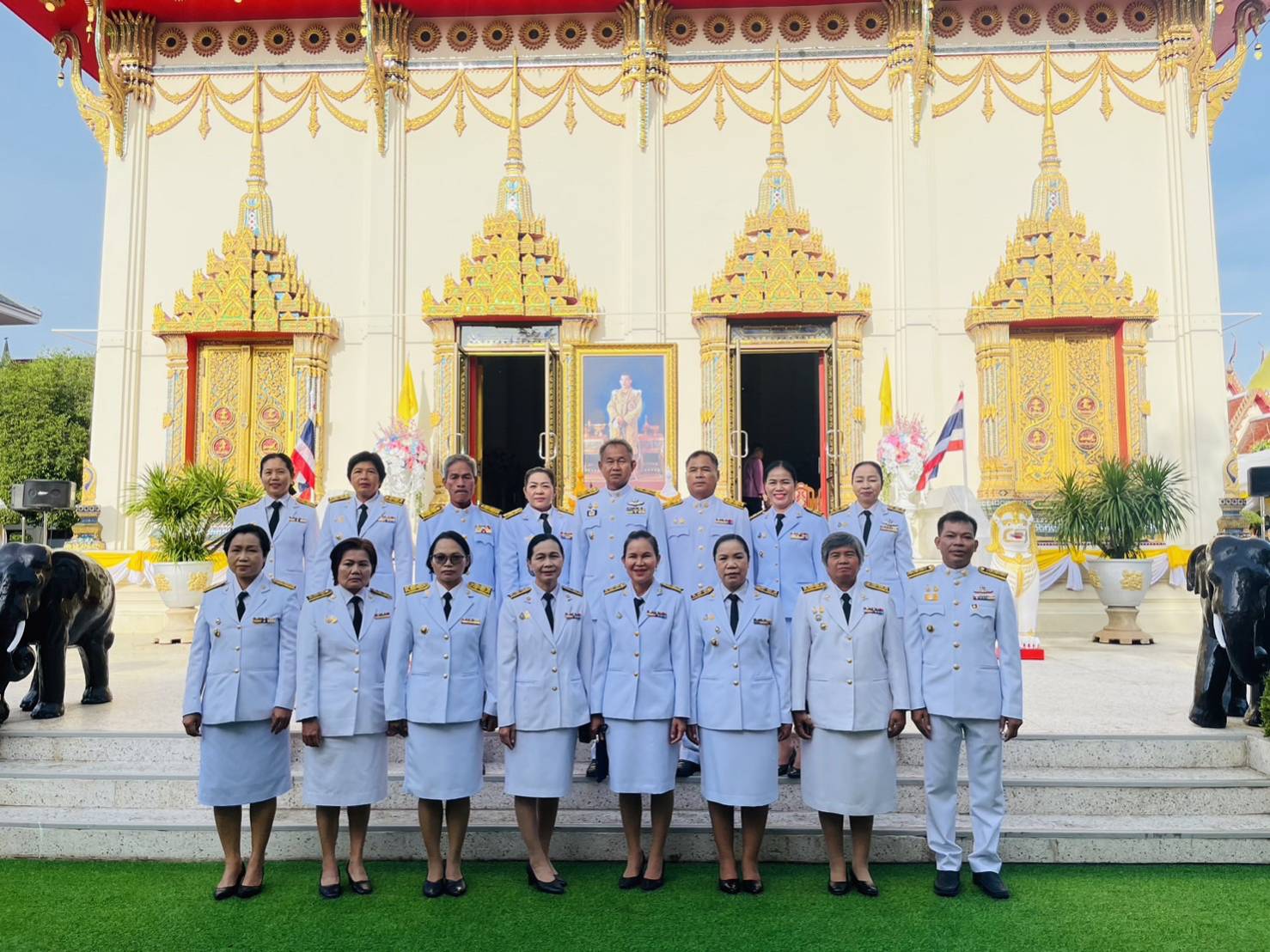 พระบาทสมเด็จพระเจ้าอยู่หัว  ทรงพระกรุณาโปรดเกล้าฯ พระราชทานผ้าพระกฐิน ประจำปี พ.ศ. 2566 ให้กรมการพัฒนาชุมชนนำไปทอดถวาย  ณ วัดพิกุลทอง พระอารามหลวง ตำบลพิกุลทอง อำเภอท่าช้าง จังหวัดสิงห์บุรี