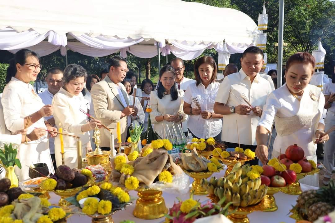 พช.จังหวัดมหาสารคาม ประกอบพิธีบวงสรวงศาลพระภูมิ และศาลตายาย ประจำศูนย์ราชการจังหวัดมหาสารคาม💠
