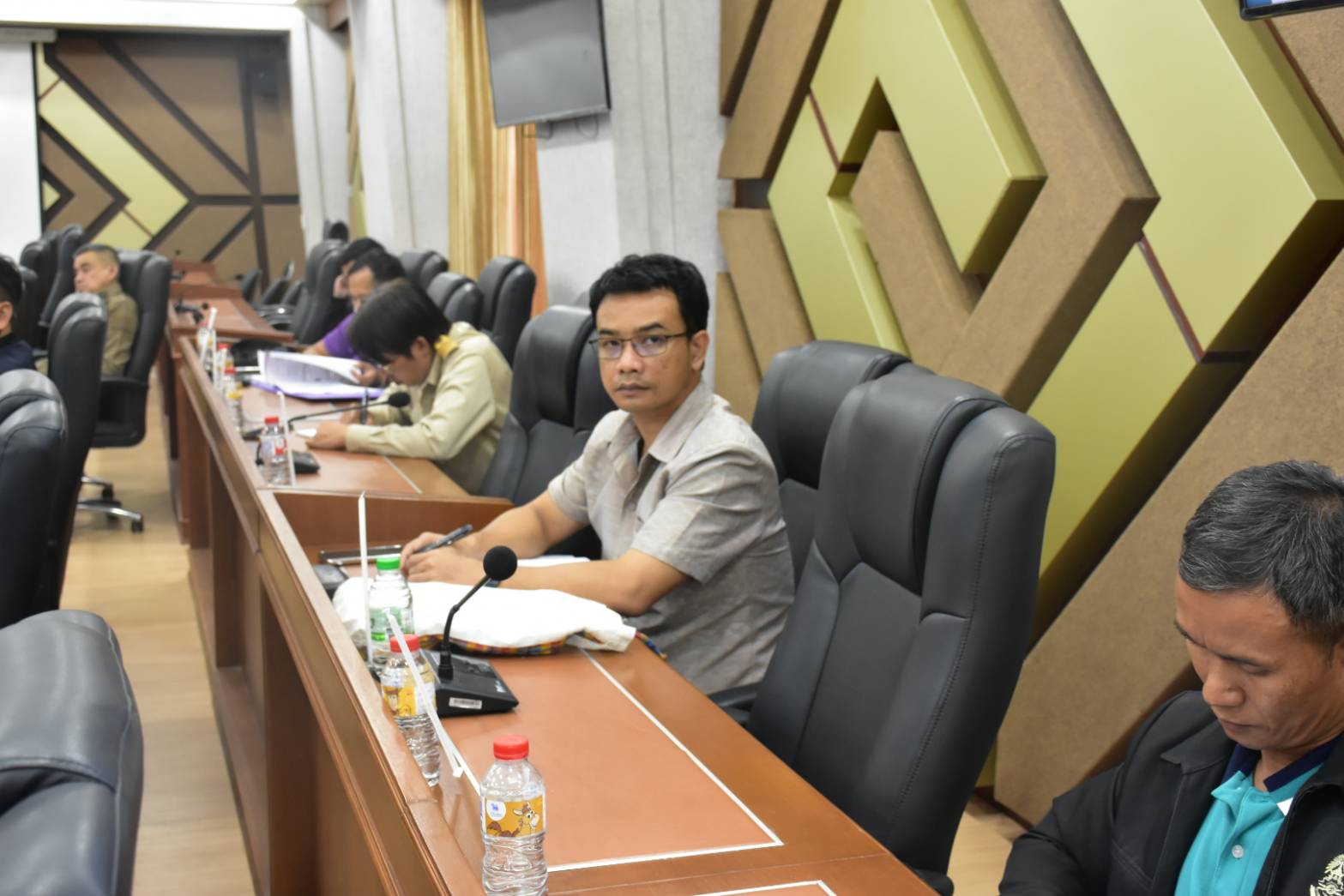 พช.มหาสารคาม ประชุมคณะกรรมการรักษาความมั่นคงและความสงบเรียบร้อยจังหวัดมหาสารคาม ครั้งที่ 11/2566 เพื่อติดตามผลการดำเนินงาน ในรอบเดือนพฤศจิกายน 2566