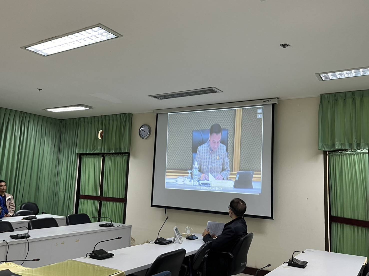 พช.มหาสารคาม ร่วมประชุมขับเคลื่อนและติดตามนโยบายของรับบาล และภารกิจสำคัญของกระทรวงมหาดไทย ประจำปีงบประมาณ พ.ศ.2567 (เดือนธันวาคม 2566) ผ่านระบบวีดิทัศน์ทางไกล (VCS)