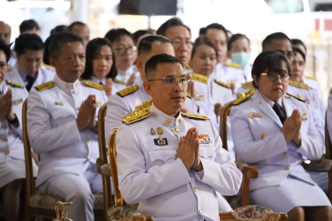 จังหวัดมหาสารคามนำพสกนิกรทุกหมู่เหล่าร่วมทำบุญตักบาตรเนื่องในวันคล้ายวันพระบรมราชสมภพพระบาทสมเด็จพระบรมชนกาธิเบศร มหาภูมิพลอดุลยเดชมหาราช บรมนาถบพิตร วันชาติ และวันพ่อแห่งชาติ 5 ธันวาคม 2566