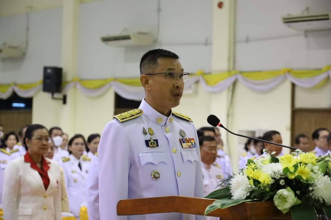 พช.มหาสารคาม ร่วมพิธีวางพานพุ่มดอกไม้ถวายราชสักการะ เนื่องในวันคล้ายวันพระบรมราชสมภพ พระบาทสมเด็จพระบรมชนกาธิเบศร มหาภูมิพลอดุลยเดชมหาราช บรมนาถบพิตร วันชาติ และวันพ่อแห่งชาติ 5 ธันวาคม 2566