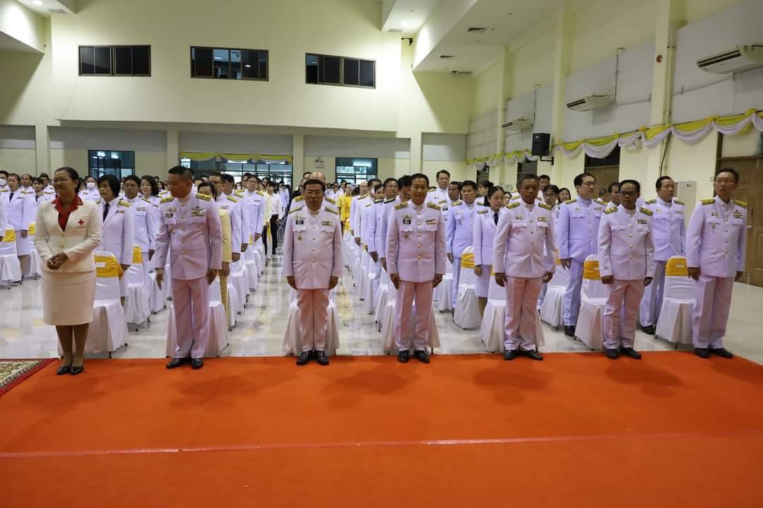 พช.มหาสารคาม ร่วมพิธีวางพานพุ่มดอกไม้ถวายราชสักการะ เนื่องในวันคล้ายวันพระบรมราชสมภพ พระบาทสมเด็จพระบรมชนกาธิเบศร มหาภูมิพลอดุลยเดชมหาราช บรมนาถบพิตร วันชาติ และวันพ่อแห่งชาติ 5 ธันวาคม 2566