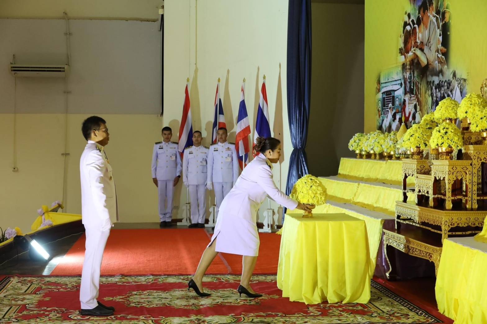 พช.มหาสารคาม ร่วมพิธีวางพานพุ่มดอกไม้ถวายราชสักการะ เนื่องในวันคล้ายวันพระบรมราชสมภพ พระบาทสมเด็จพระบรมชนกาธิเบศร มหาภูมิพลอดุลยเดชมหาราช บรมนาถบพิตร วันชาติ และวันพ่อแห่งชาติ 5 ธันวาคม 2566