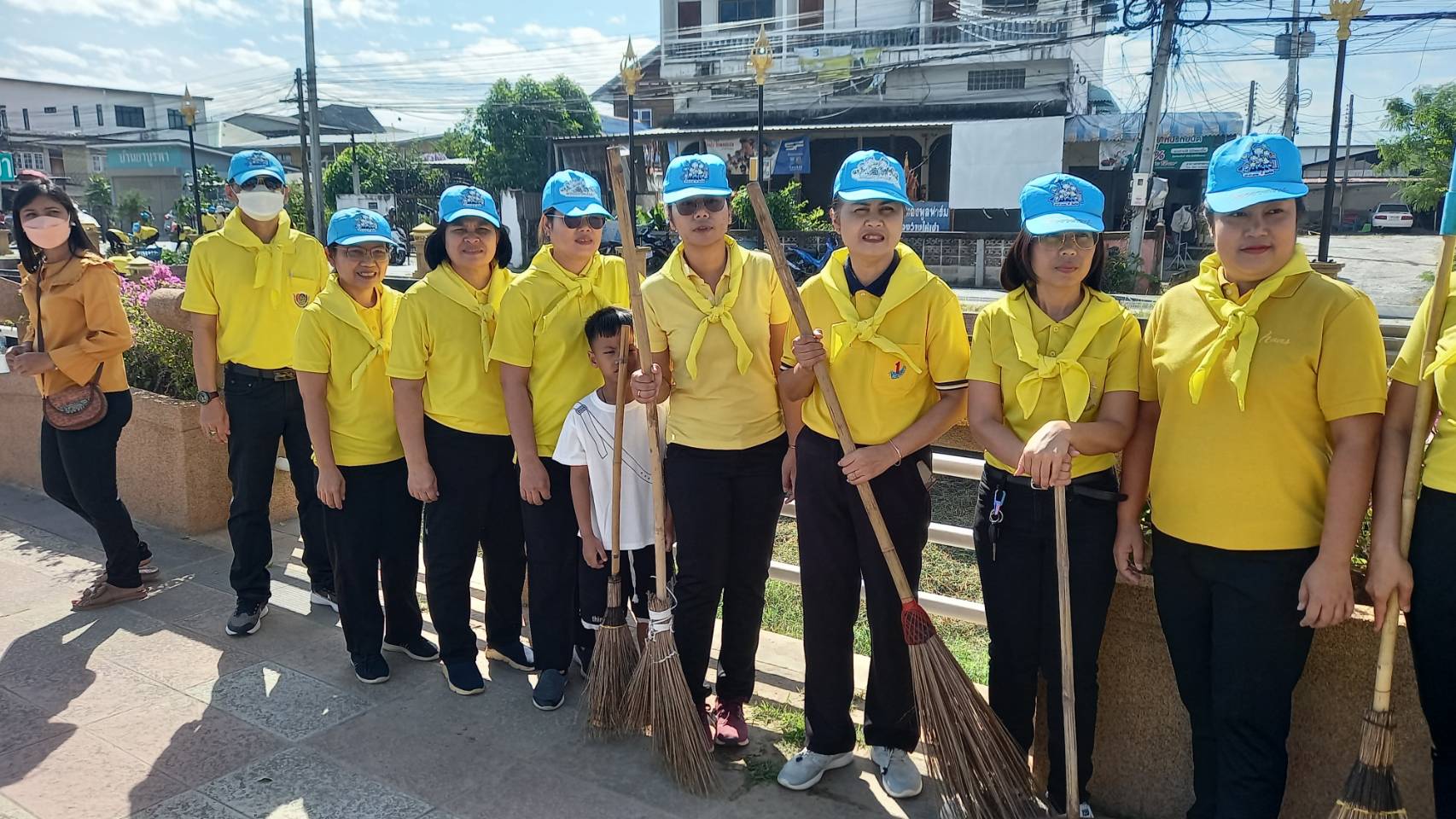 พช.มหาสารคาม ร่วมกิจกรรมจิตอาสาเนื่องในวันคล้ายวันพระบรมราชสมภพ ในหลวงรัชกาลที่ 9 และวันพ่อแห่งชาติ