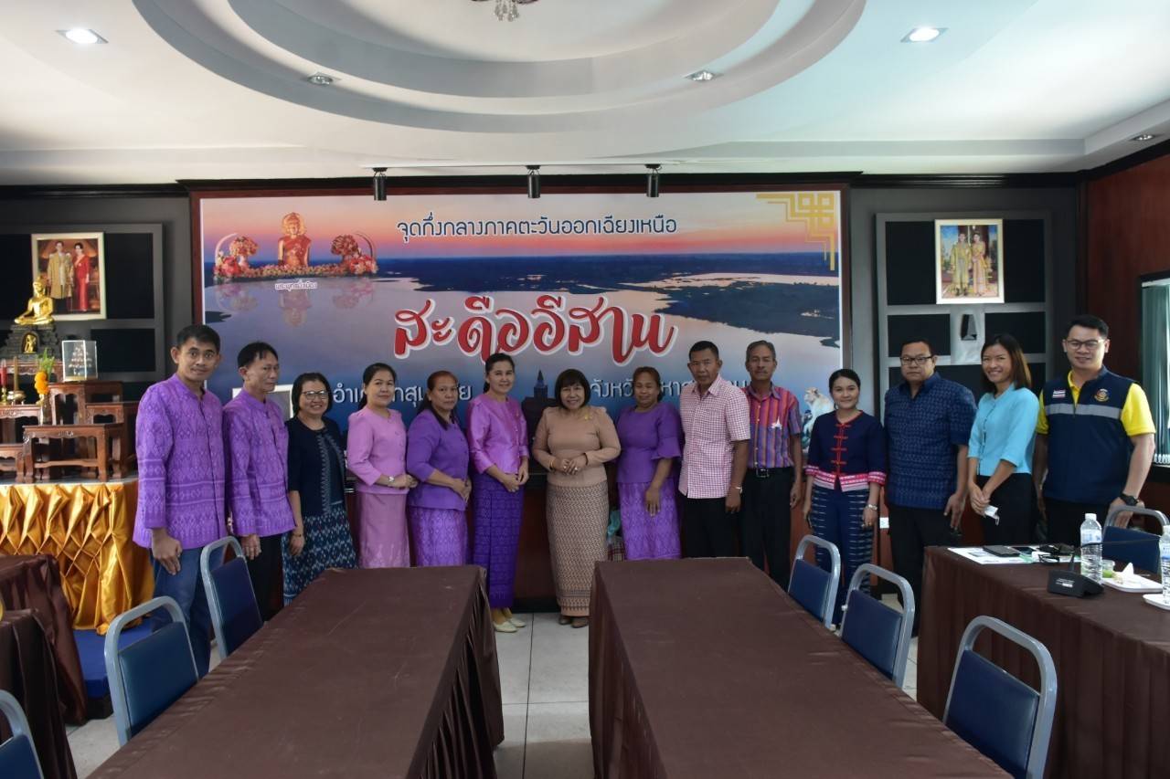 พช.มหาสารคาม ต้อนรับ นางนวลจันทร์ ศรีมงคล ผู้ตรวจราชการกรมการพัฒนาชุมชน เขตตรวจราชการที่ 12 ในการลงพื้นที่ตรวจติดตามการขับเคลื่อนงานพัฒนาชุมชน ประจำปีงบประมาณ พ.ศ. 2567 (ไตรมาส 1) ตามภารกิจสำคัญกรมการพัฒนาชุมชน เน้นย้ำ 10 เรื่อง ในพื้นที่อำเภอโกสุมพิสัย จังหวัดมหาสารคาม