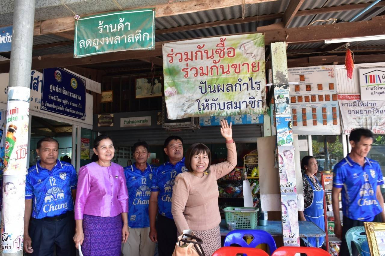 พช.มหาสารคาม ต้อนรับ นางนวลจันทร์ ศรีมงคล ผู้ตรวจราชการกรมการพัฒนาชุมชน เขตตรวจราชการที่ 12 ในการลงพื้นที่ตรวจติดตามการขับเคลื่อนงานพัฒนาชุมชน ประจำปีงบประมาณ พ.ศ. 2567 (ไตรมาส 1) ตามภารกิจสำคัญกรมการพัฒนาชุมชน เน้นย้ำ 10 เรื่อง ในพื้นที่อำเภอโกสุมพิสัย จังหวัดมหาสารคาม