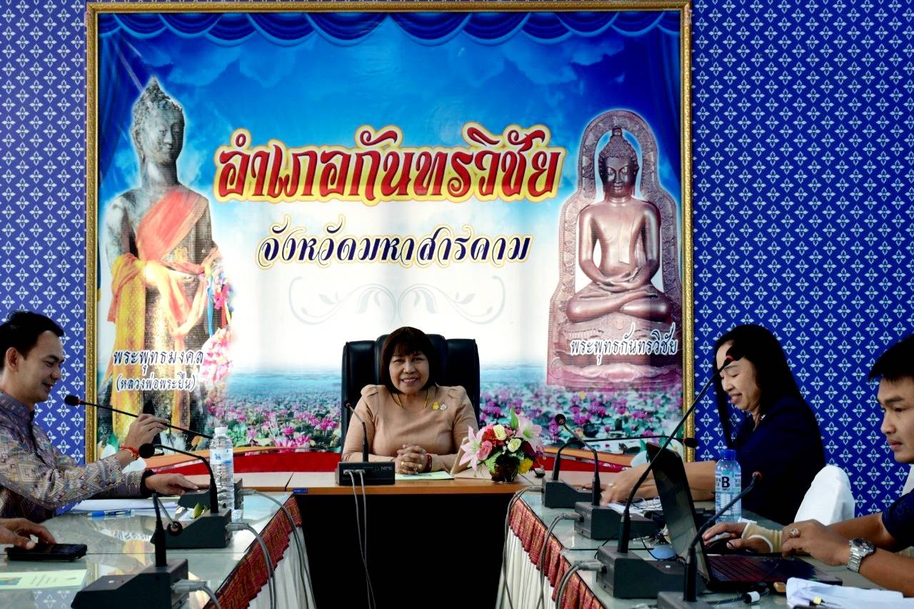 พช.มหาสารคาม ต้อนรับ นางนวลจันทร์ ศรีมงคล ผู้ตรวจราชการกรมการพัฒนาชุมชน เขตตรวจราชการที่ 12 ในการลงพื้นที่ตรวจติดตามการขับเคลื่อนงานพัฒนาชุมชน ประจำปีงบประมาณ พ.ศ. 2567 (ไตรมาส 1) ตามภารกิจสำคัญกรมการพัฒนาชุมชน เน้นย้ำ 10 เรื่อง ในพื้นที่อำเภอกันทรวิชัย จังหวัดมหาสารคาม