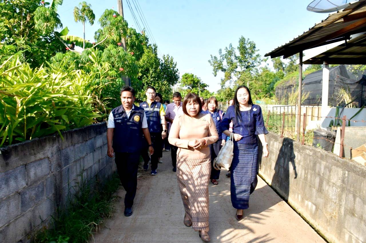 พช.มหาสารคาม ต้อนรับ นางนวลจันทร์ ศรีมงคล ผู้ตรวจราชการกรมการพัฒนาชุมชน เขตตรวจราชการที่ 12 ในการลงพื้นที่ตรวจติดตามการขับเคลื่อนงานพัฒนาชุมชน ประจำปีงบประมาณ พ.ศ. 2567 (ไตรมาส 1) ตามภารกิจสำคัญกรมการพัฒนาชุมชน เน้นย้ำ 10 เรื่อง ในพื้นที่อำเภอกันทรวิชัย จังหวัดมหาสารคาม