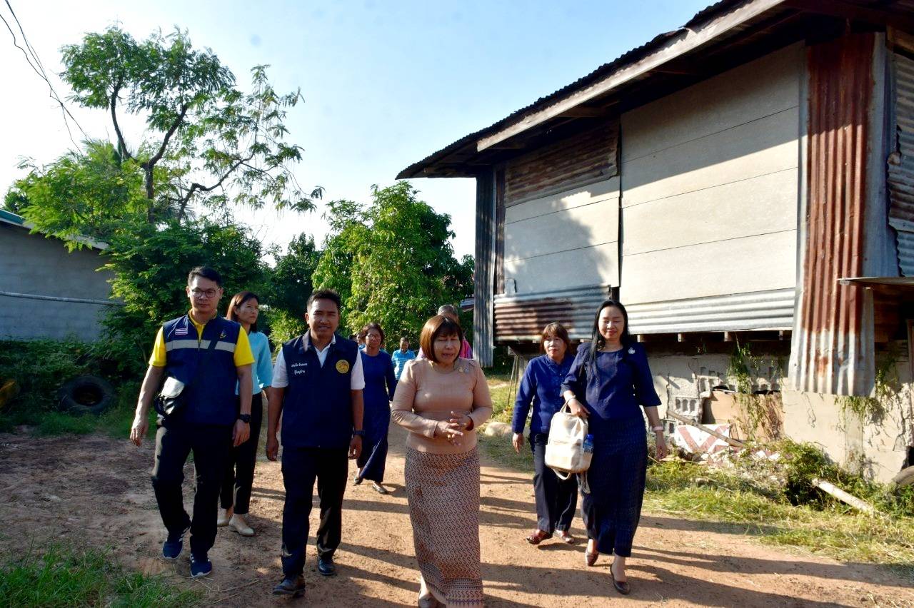 พช.มหาสารคาม ต้อนรับ นางนวลจันทร์ ศรีมงคล ผู้ตรวจราชการกรมการพัฒนาชุมชน เขตตรวจราชการที่ 12 ในการลงพื้นที่ตรวจติดตามการขับเคลื่อนงานพัฒนาชุมชน ประจำปีงบประมาณ พ.ศ. 2567 (ไตรมาส 1) ตามภารกิจสำคัญกรมการพัฒนาชุมชน เน้นย้ำ 10 เรื่อง ในพื้นที่อำเภอกันทรวิชัย จังหวัดมหาสารคาม
