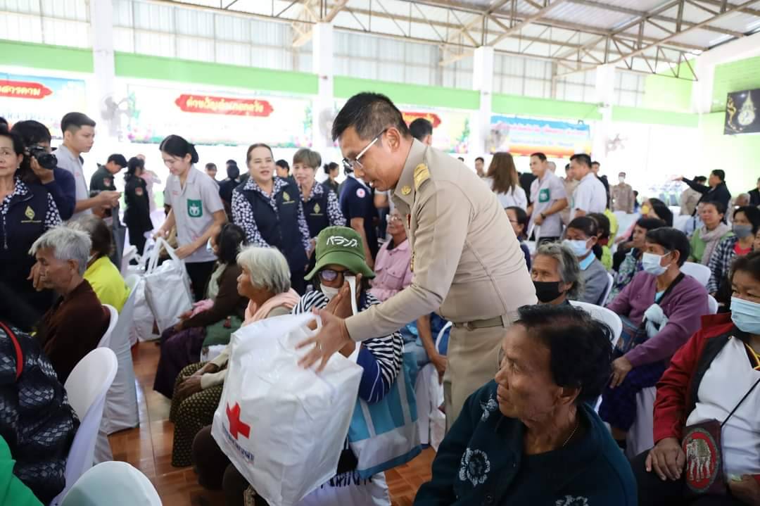 พช.มหาสารคาม ร่วมกิจกรรมโครงการปกป้องและเชิดชูสถาบันพระมหากษัตริย์ และหน่วยบำบัดทุกข์ บำรุงสุข สร้างรอยยิ้มให้ประชาชน (จังหวัดเคลื่อนที่) อำเภอกุดรัง