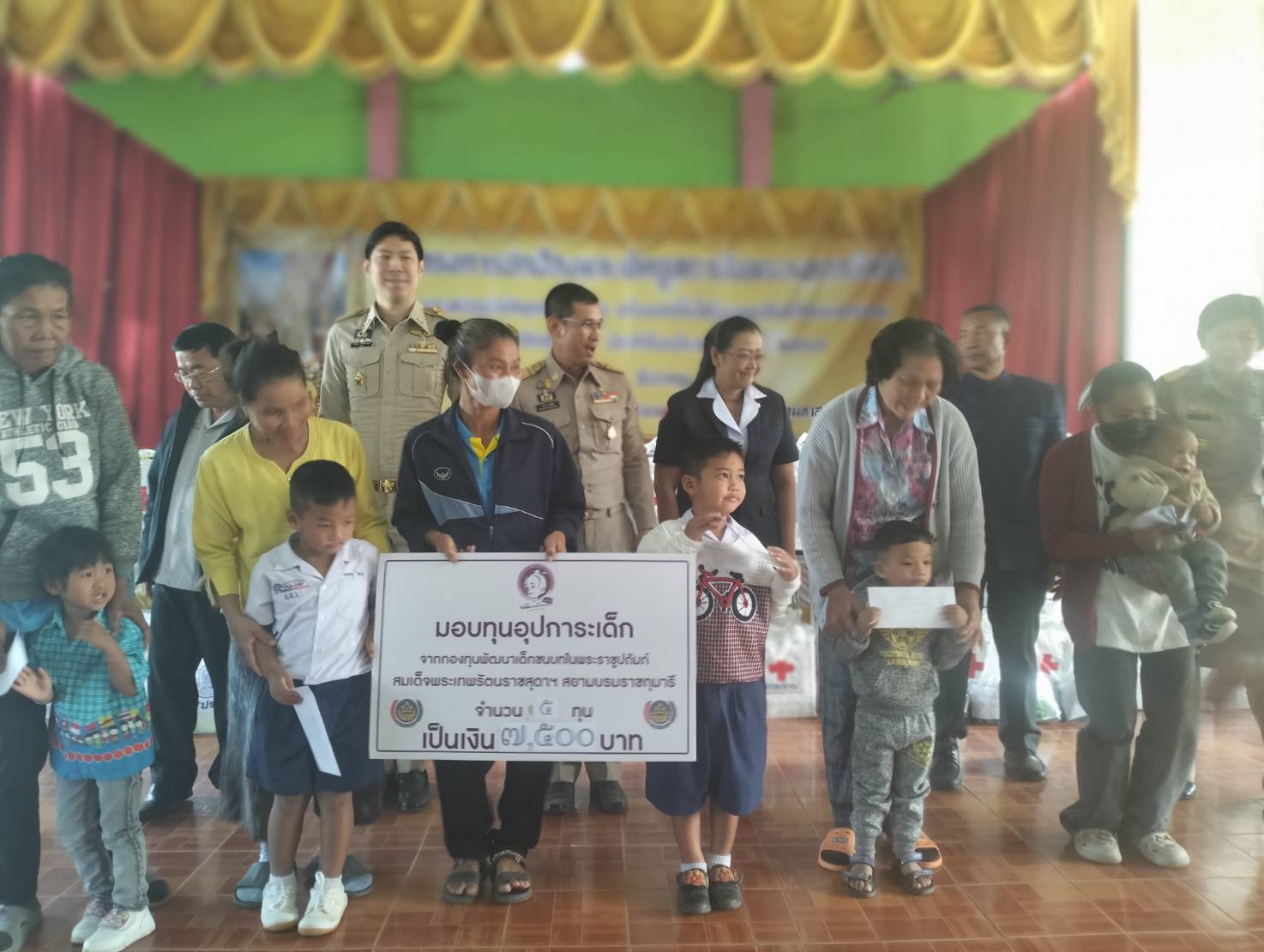 พช.มหาสารคาม ร่วมกิจกรรมโครงการปกป้องและเชิดชูสถาบันพระมหากษัตริย์ และหน่วยบำบัดทุกข์ บำรุงสุข สร้างรอยยิ้มให้ประชาชน (จังหวัดเคลื่อนที่) อำเภอกุดรัง