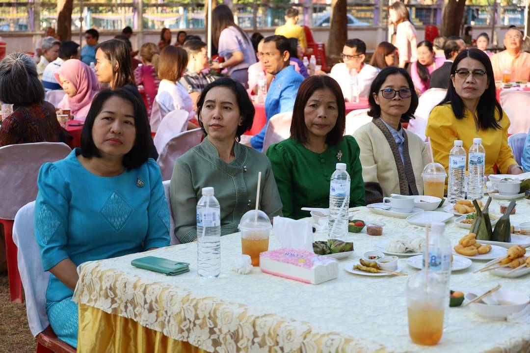 พช.มหาสารคาม ร่วมบริจาค เงินและสิ่งของใน วันรวมน้ำใจให้กาชาด ณ บริเวณจวน ผู้ว่าราชการ จ.มหาสารคาม