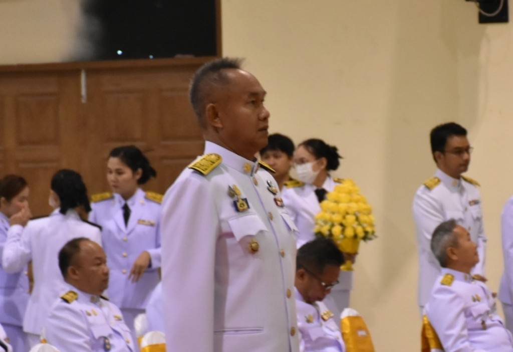 พช.มหาสารคาม ร่วมพิธีถวายพานพุ่มดอกไม้ถวายราชสักการะ เนื่องในวันพ่อขุนรามคำแหงมหาราช ประจำปี พ.ศ. 2567