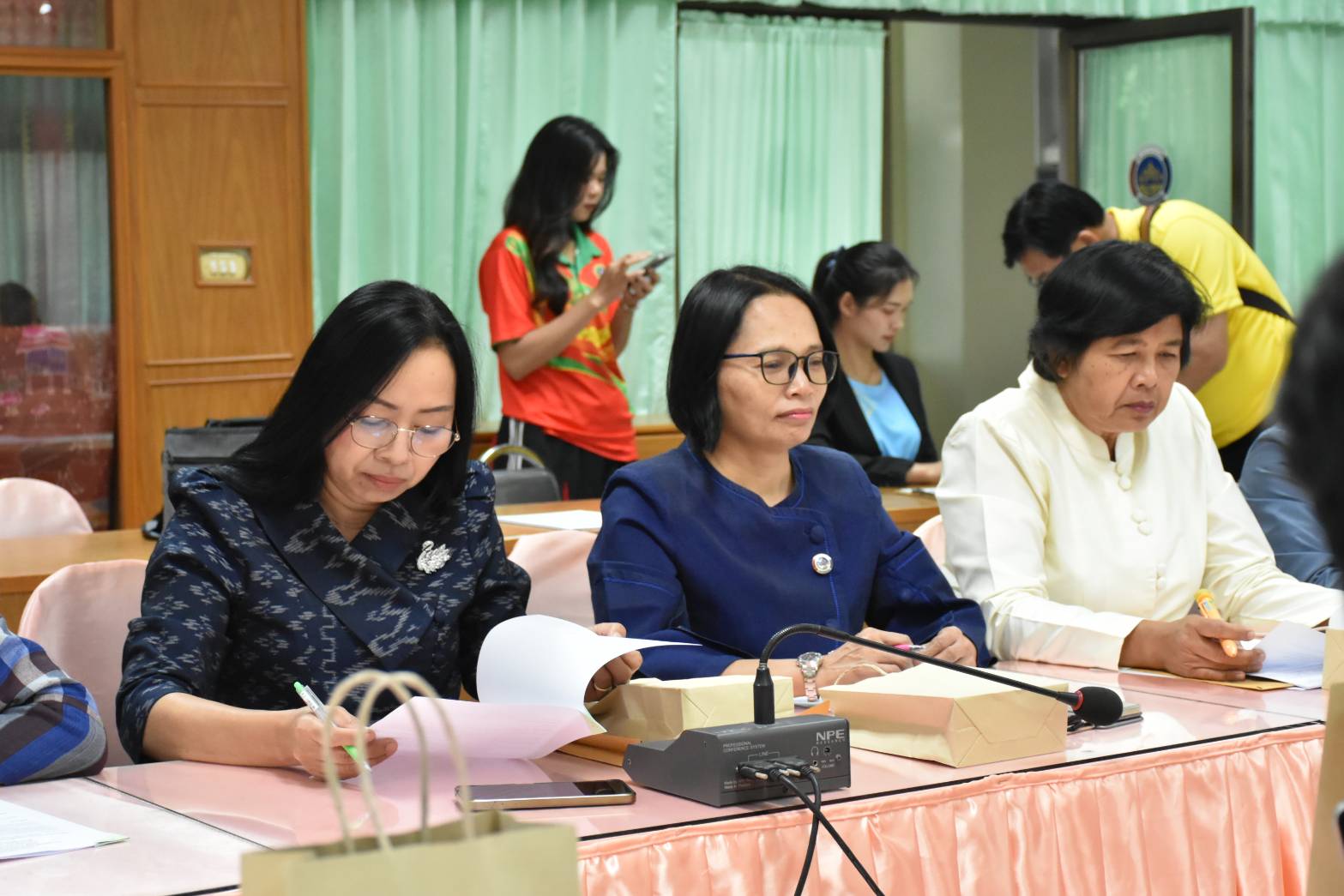 พช.มหาสารคาม ร่วมประชุมคณะกรรมการฝ่ายจัดงานเส้นสายลายผ้า ในงานประเพณีบุญเบิกฟ้าและงานกาชาดจังหวัดมหาสารคาม ประจำปี 2567