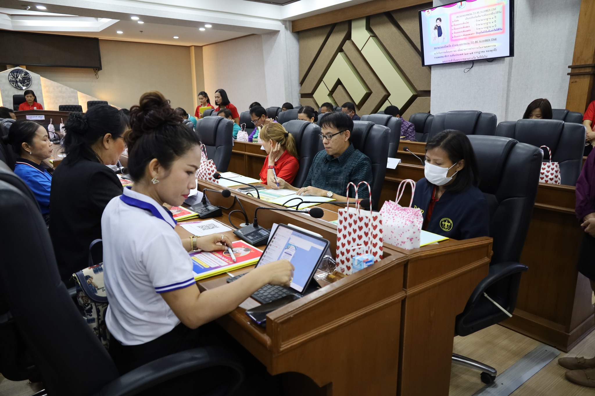 พช.มหาสารคาม ร่วมประชุมคณะกรรมการดำเนินโครงการ TO BE NUMBER ONE จังหวัดมหาสารคาม ครั้งที่ 1/2567